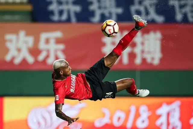 广州富力主场告捷,积分榜排名有所提升,引发热议 广州富力主场告捷,积分榜排名有所提升,引发热议