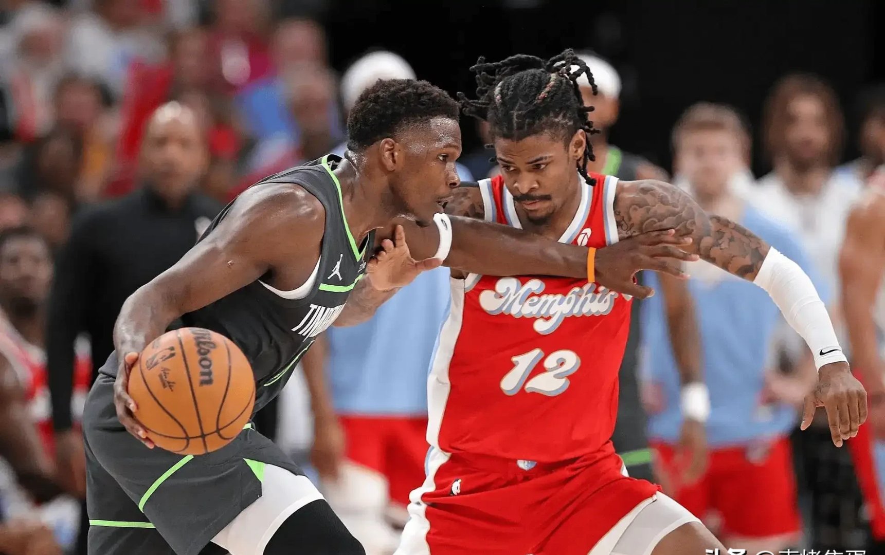 老鹰惜败,总决赛首战落败于勇士,全场震撼 老鹰惜败,总决赛首战落败于勇士,全场震撼