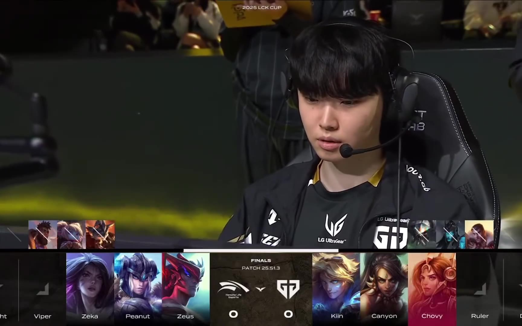 包含100T碾压HLE，CoreJJ关键团战开团秒人激烈交锋淘汰赛，锁定晋级资格的词条