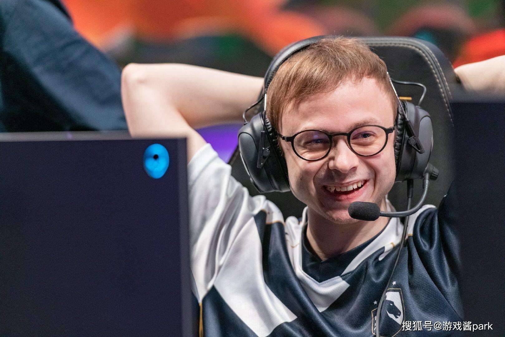 FNC翻盘TL,Crisp操刀奇招英雄翻盘顶尖较量小组赛,引爆全场热议 FNC翻盘TL,Crisp操刀奇招英雄翻盘顶尖较量小组赛,引爆全场热议