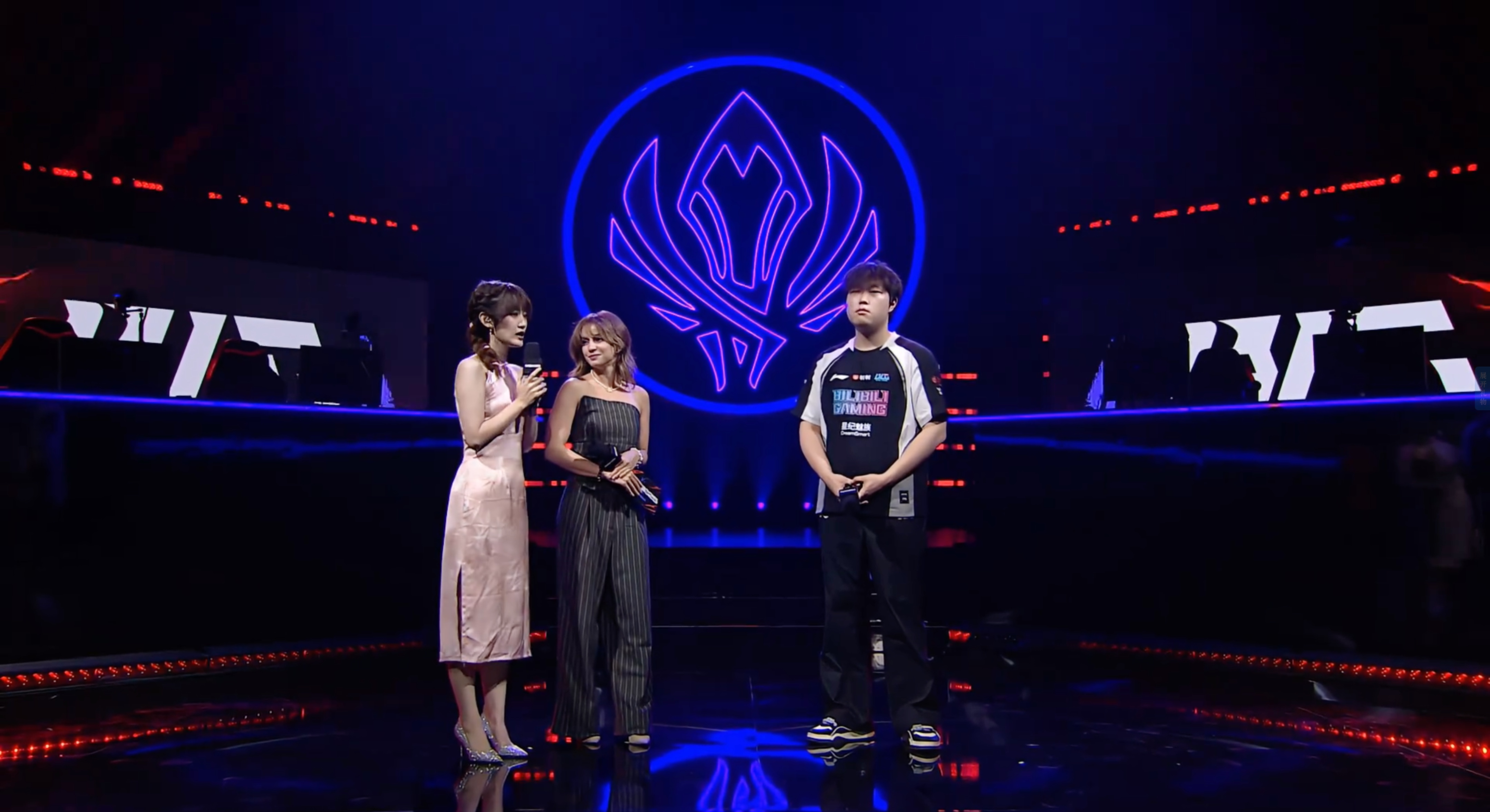 EG横扫LGD,Inspired团战一打五顶尖较量淘汰赛,引爆全场热议 EG横扫LGD,Inspired团战一打五顶尖较量淘汰赛,引爆全场热议