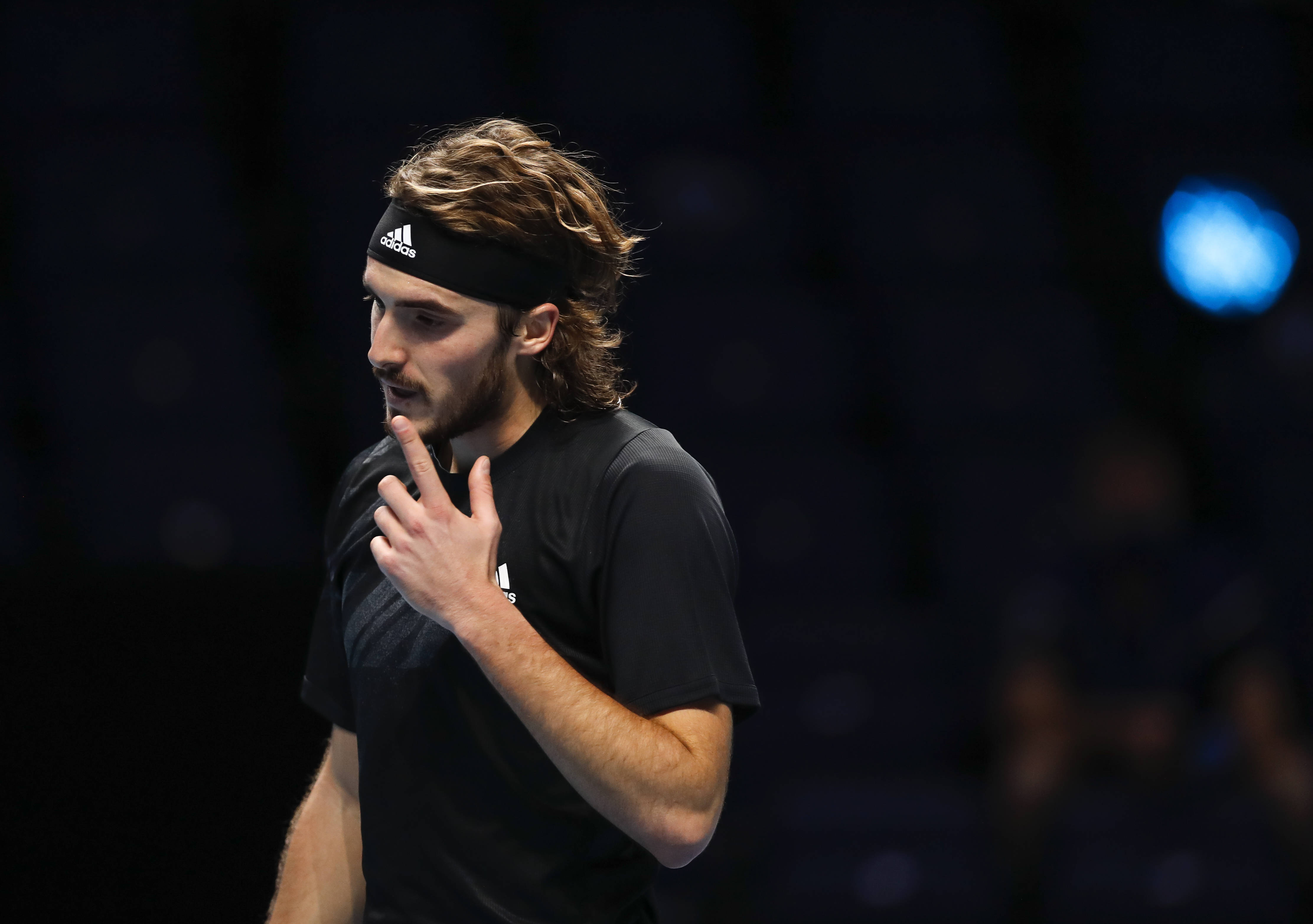 戴维斯杯横扫年终总决赛,西西帕斯高光表现 戴维斯杯横扫年终总决赛,西西帕斯高光表现