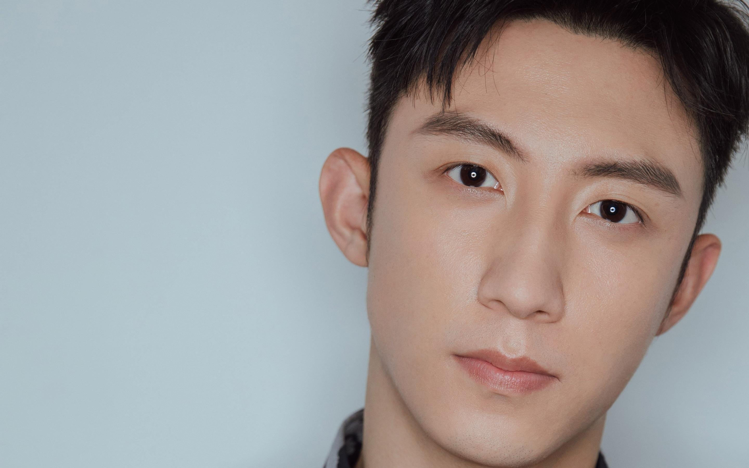 戈贝尔制霸内线,广厦团队火力全开,湖人体系在强力压制下暴露深层困境